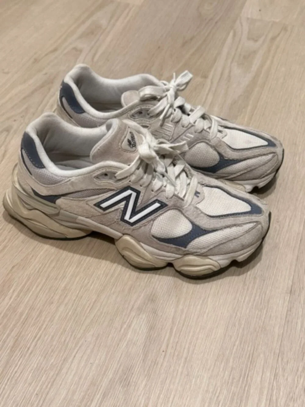 New Balance 9060 White/Gray Women Size 9